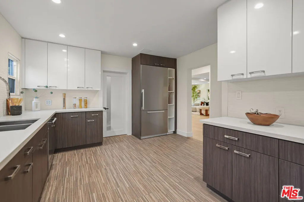 665 S Mccadden Place, Los Angeles, California 90005 home-pic-9